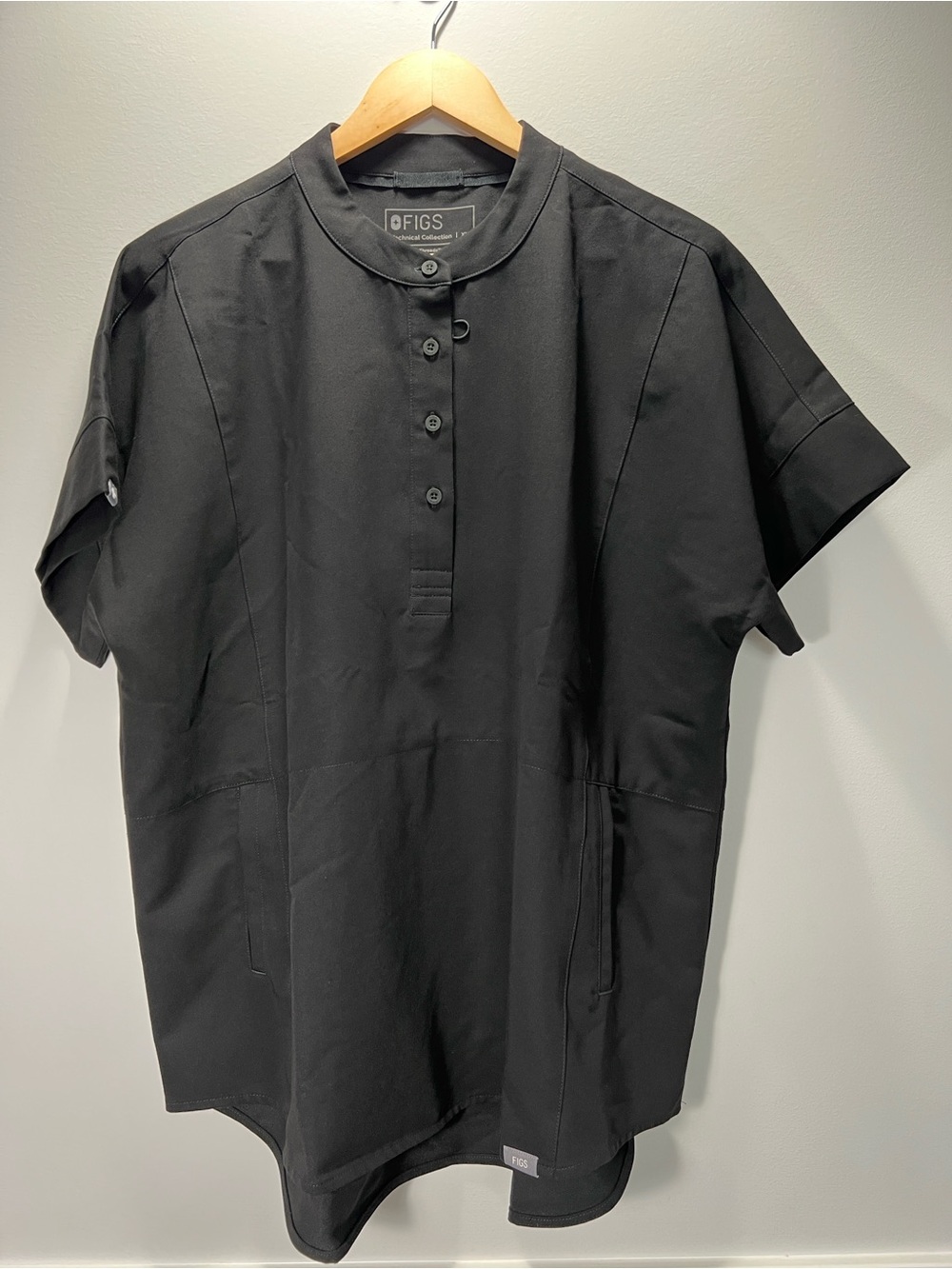 Figs Black Women’s Manila Oversized Scrub Top - XL